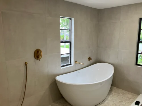 Free-Standing Bathroom Soaking Tub with Gold Trim